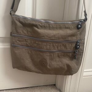 Kipling Taupe-Brown Crossbody Bag with Triple Zippers

Very clean